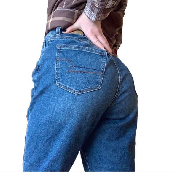 AEO Stretch Mom Jean - Picture 2 of 4